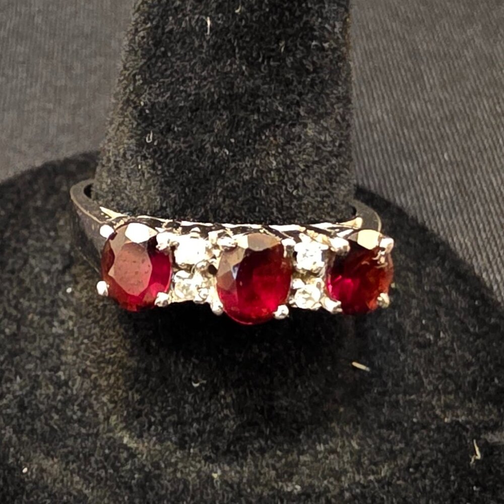 Sterling Silver 925 Indiginous Style Garnet Ring 2.8g Size 7